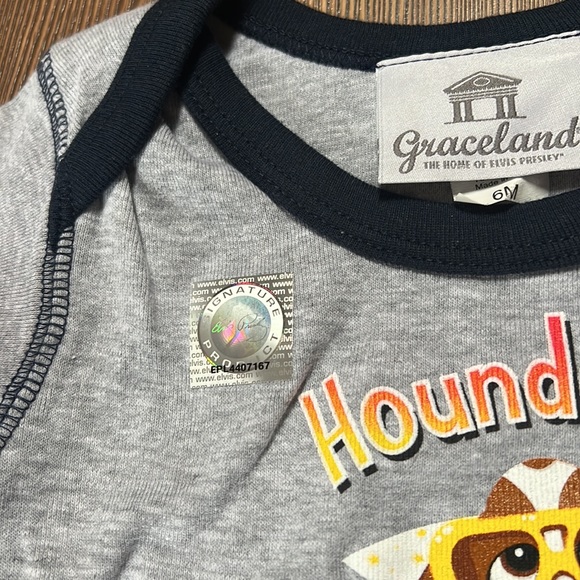 NWT Elvis Presley Hound Dog Graceland Size 6m Onesie - Picture 2 of 4